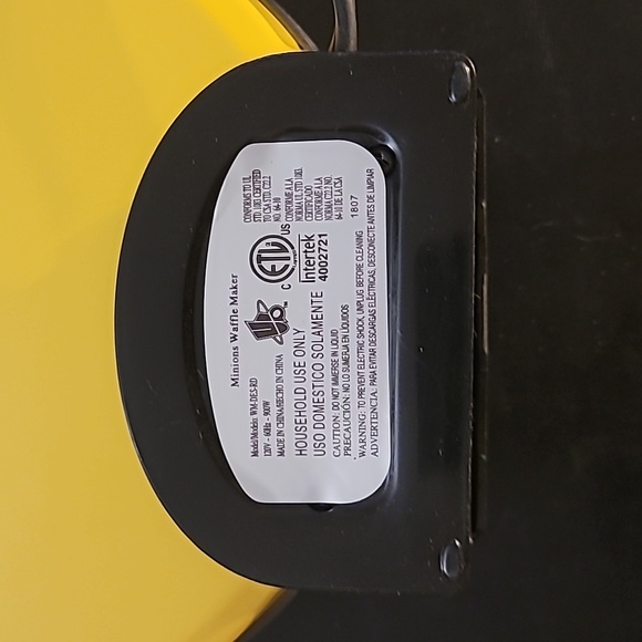 Minion Waffle Maker - Picture 7 of 8